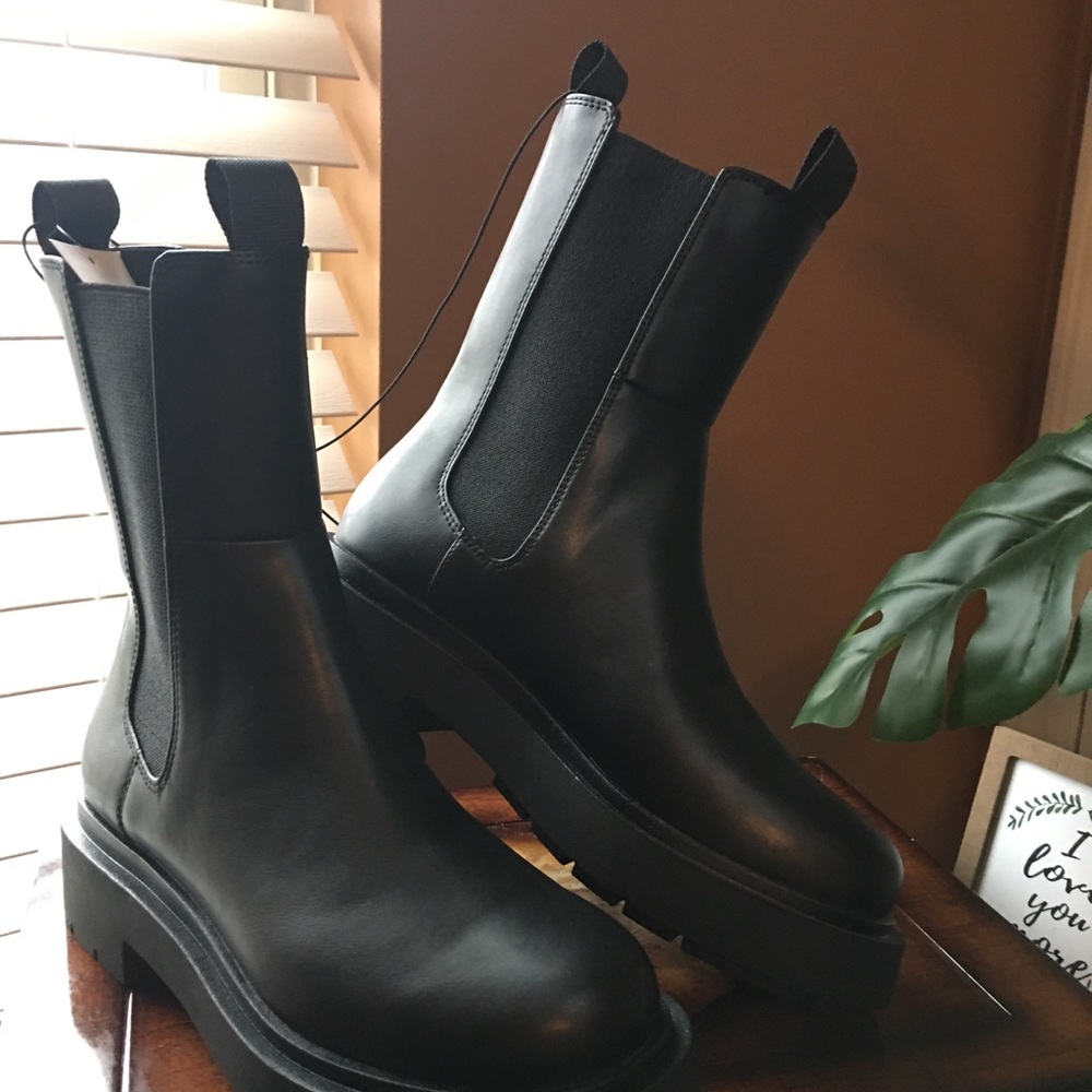 LAST PAIR 8.5 NWT H&M High Profile Chelsea Boots - Picture 2 of 10